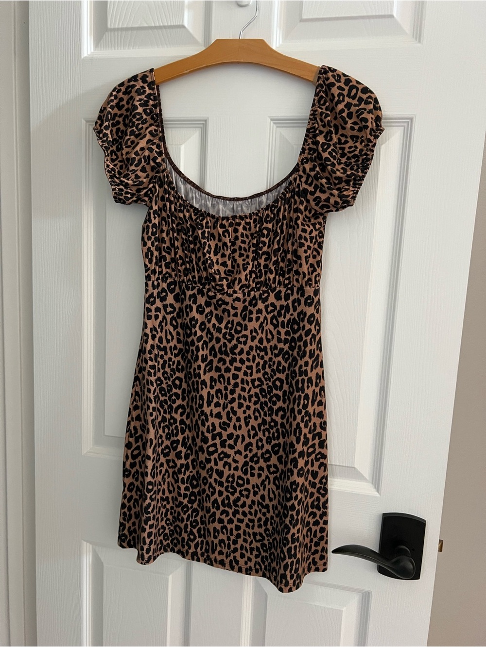 Reformation Jeans Leopard Print dress
Never worn. Great condition